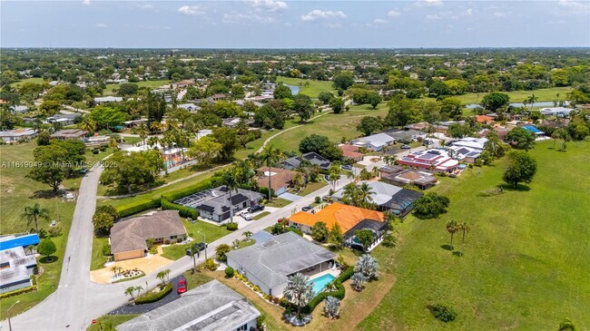 Building Photo - 4902 N Travelers Palm Ln