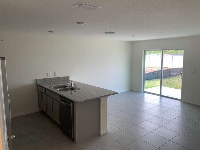 Building Photo - 16763 Parker River St