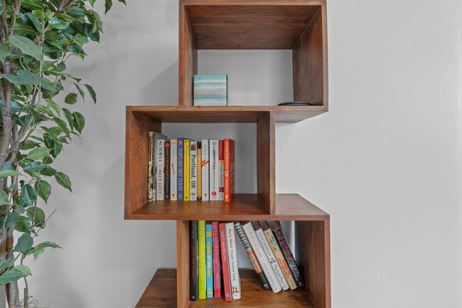 Building Photo - 1612 E 29th St