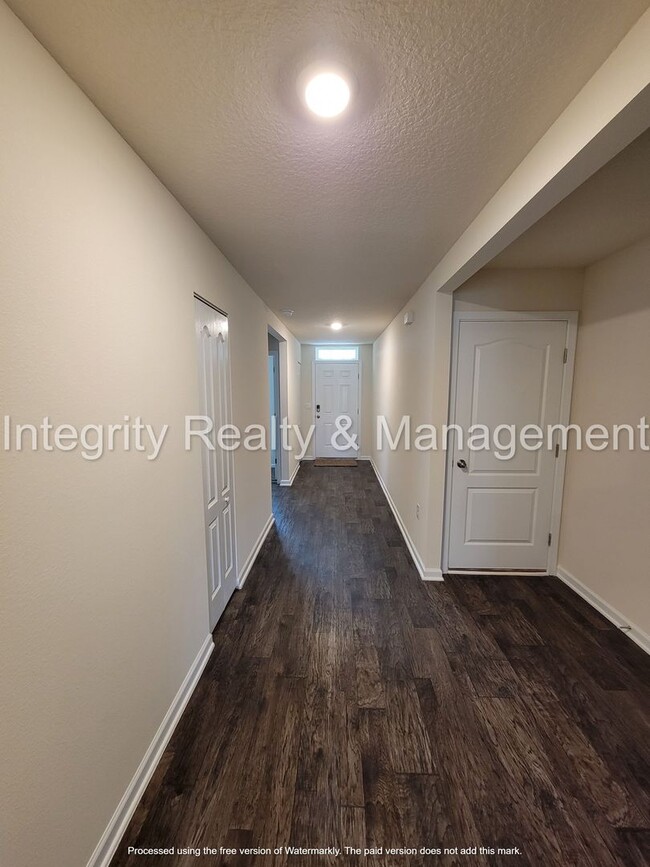 Building Photo - Newer 4 Br, 2 Bath home