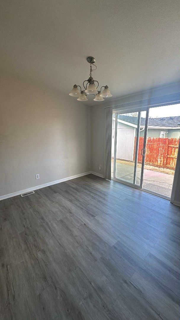 Building Photo - Cute home in gated community! 3/2