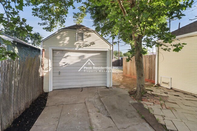 Building Photo - 1812 El Monte Ave