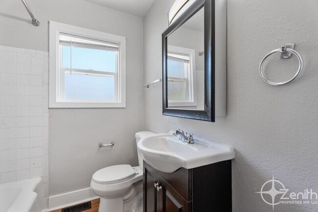 Building Photo - 4207 NE 59th Ave