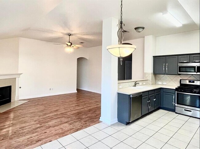 Building Photo - 2409 Romeo Dr