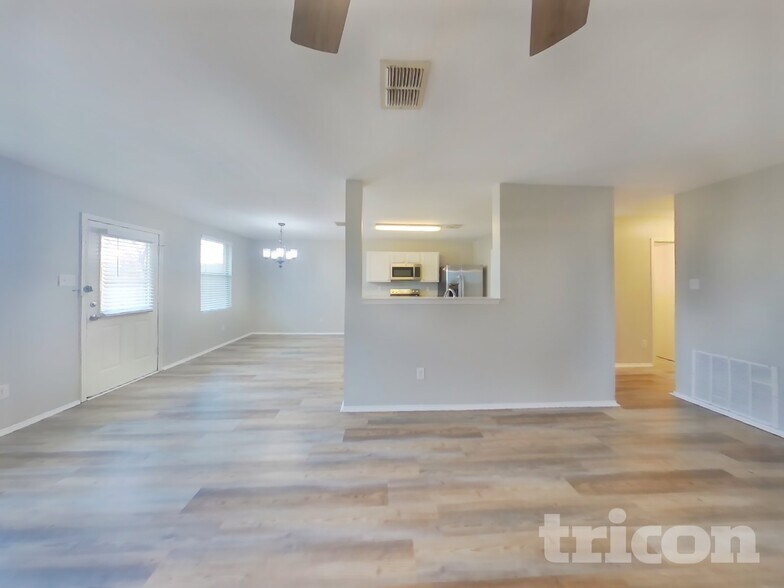 Building Photo - 1837 Wildrose Dr