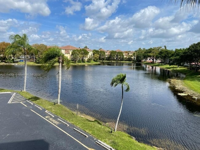 Building Photo - 250 Jacaranda Dr