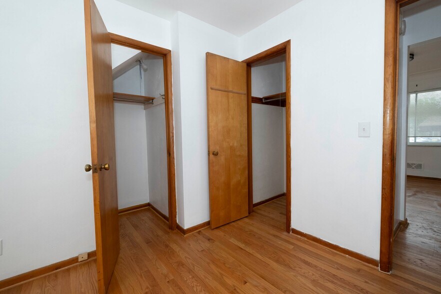 Building Photo - 3174 Sherbrooke Rd