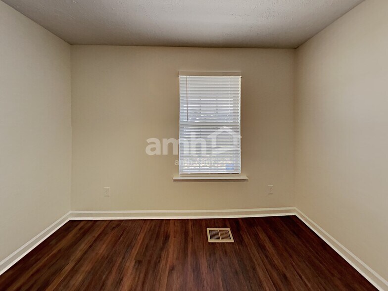 Building Photo - 2219 Brick Way