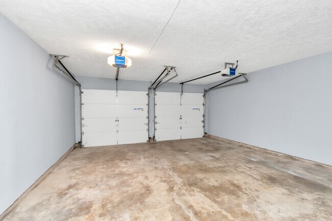 Building Photo - 13627 Greenridge Dr