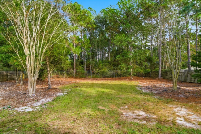 Building Photo - 2490 Pepper Dr