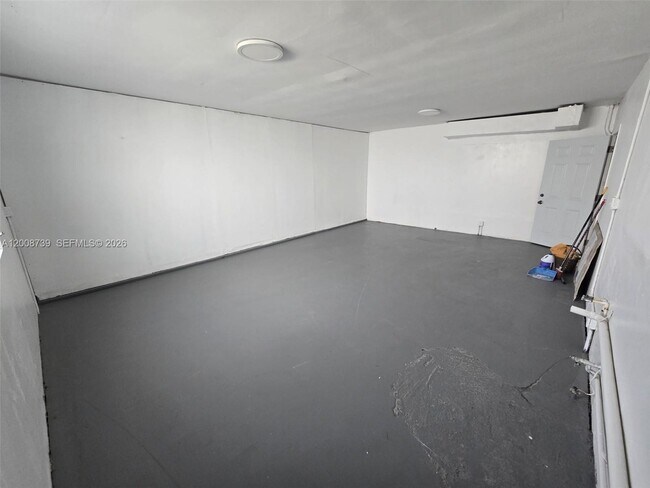 Building Photo - 2511 Plunkett St