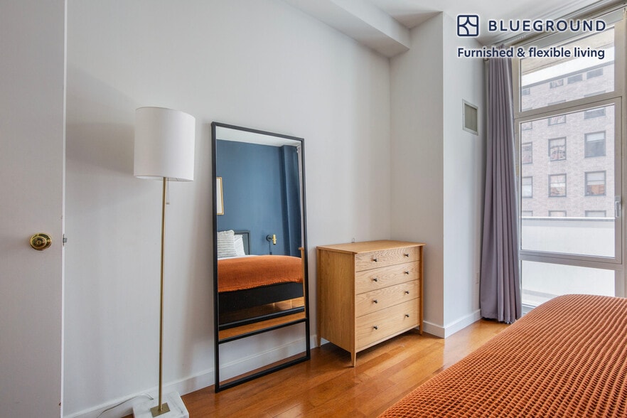 Building Photo - 1600 Broadway-SI FL14-ID697