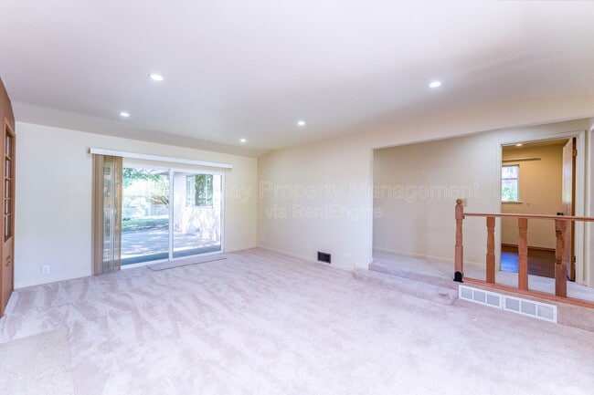 Building Photo - 1 El Caminito