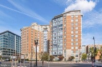 Building Photo - 2 Bedroom 2 Bath Condo Open Floor-plan, Stainless Steel Appliances, Pool, Concierge and More