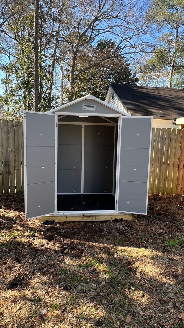 Building Photo - Sleek and Stylish 3 Bedroom, 2 full bath cottage home in Mid-town! Only $1750/mo.!!