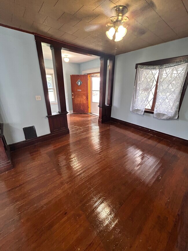 Building Photo - 178 Zenner St