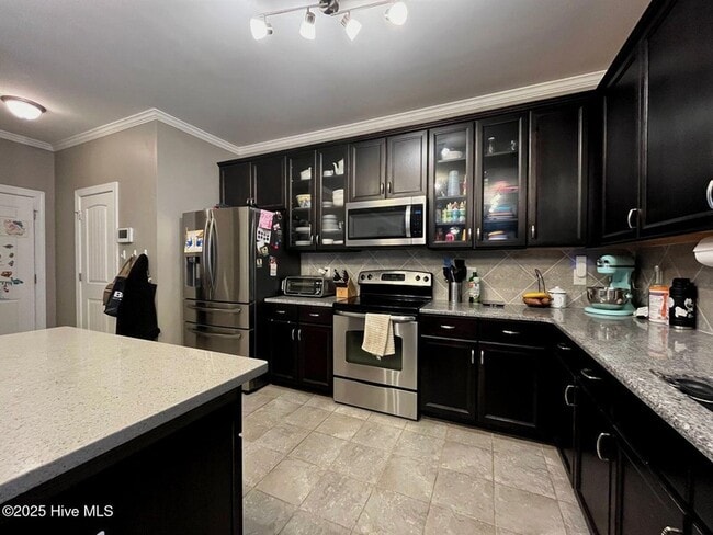 Building Photo - 582 Century Dr