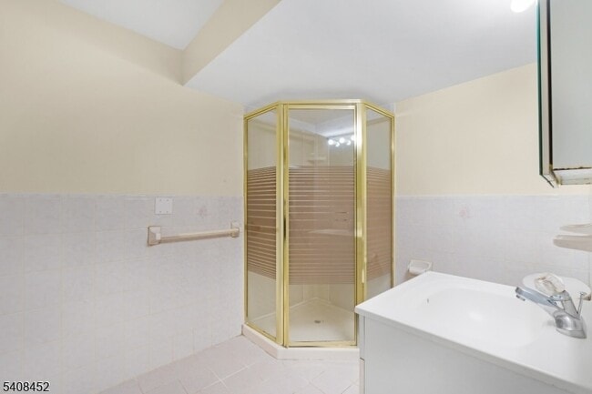 Building Photo - 12 Woodmont Dr