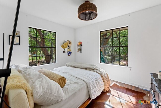 Building Photo - 202 Leveritts Loop