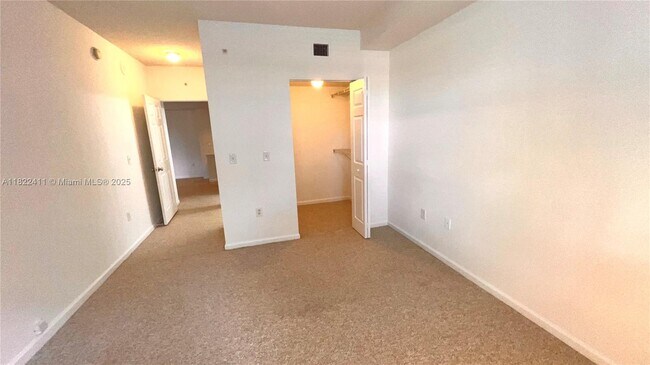 Building Photo - 17150 N Bay Rd