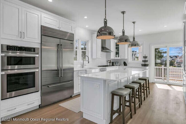 Building Photo - 916 Ocean Ave