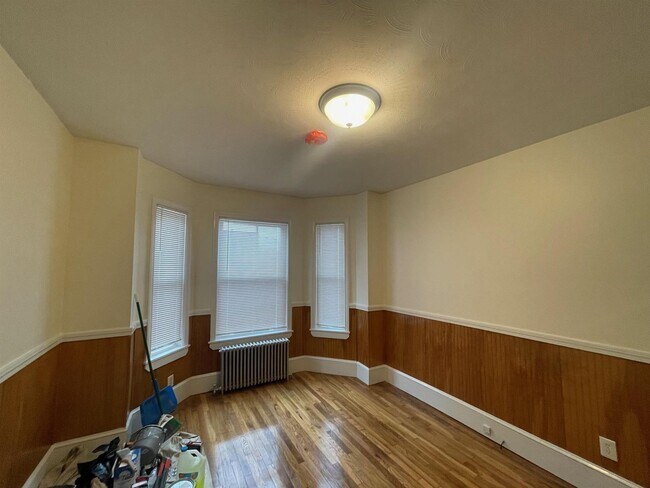 Building Photo - 10 Cypress St