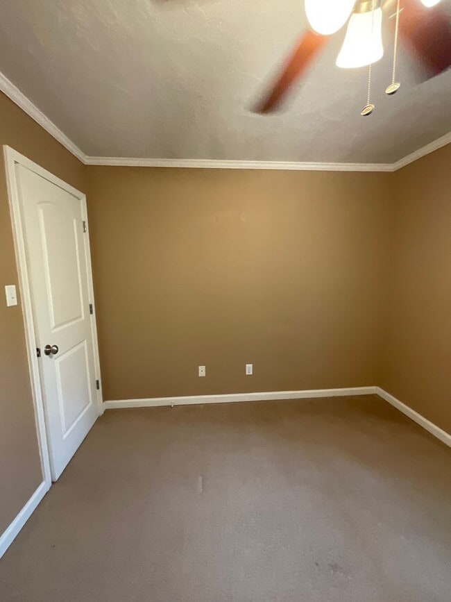 Building Photo - 110 Delia Dr