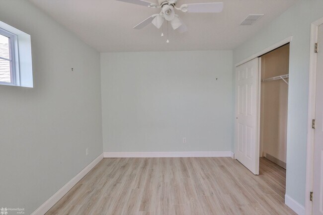 Building Photo - Beautifully maintained, energy-efficient f...