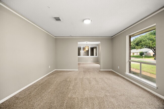 Building Photo - 5923 Pebble Springs Dr