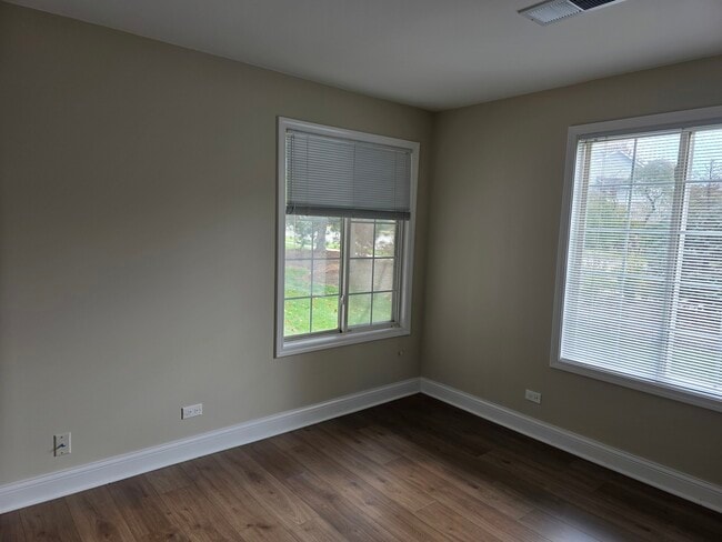 Building Photo - 1545 Thornfield Ln