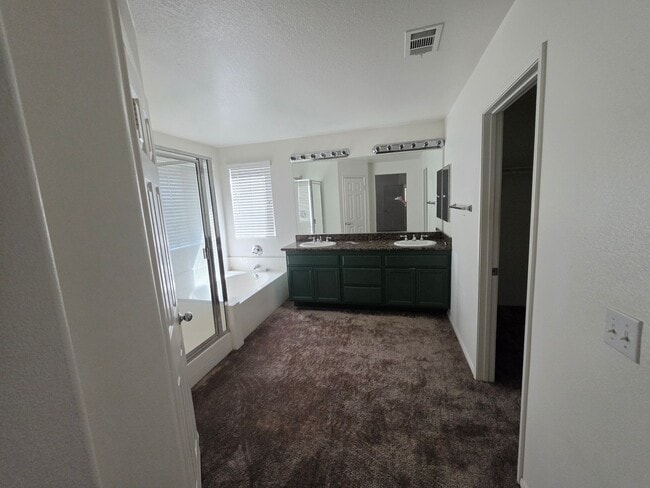Building Photo - Five Bedrooms Three Baths in Murrieta