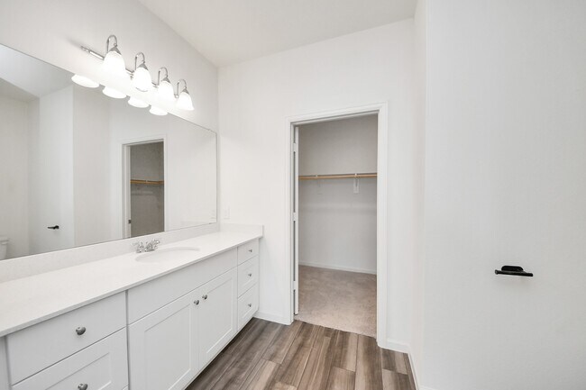Building Photo - 6306 Highland Trl Dr