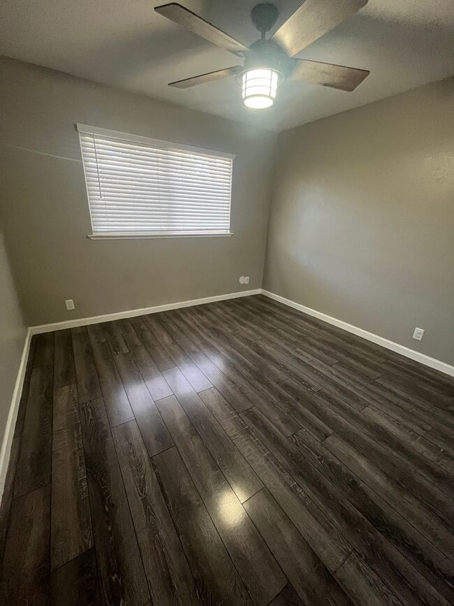 Building Photo - 4818 Suncrest Way