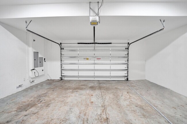 Building Photo - 5939 Brookfield Cir W