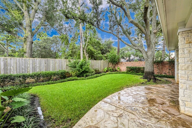 Building Photo - 902 Fairgate Dr