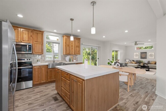 Building Photo - 6772 NE Whidbey Dr