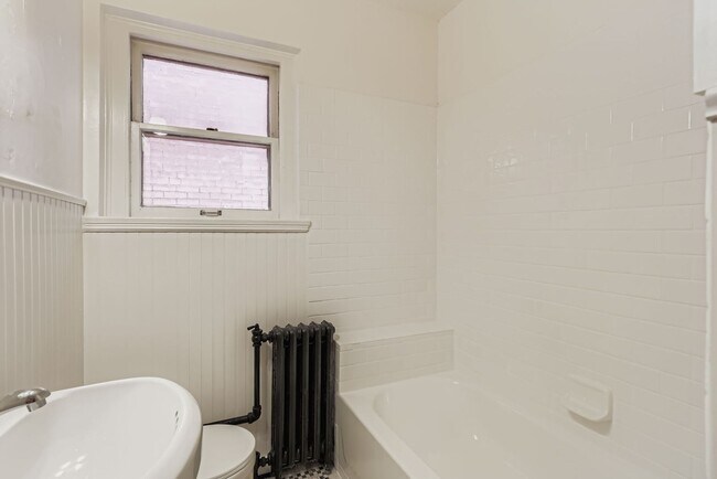 Building Photo - Capitol Hill Location, private roof top de...