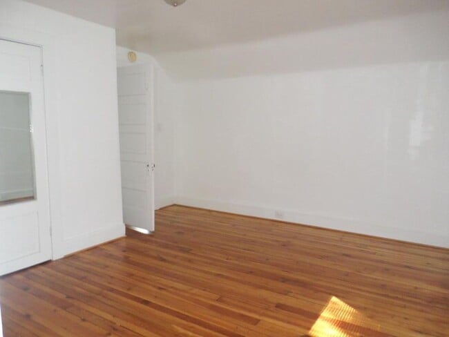 Building Photo - 1075 Cambria St NE