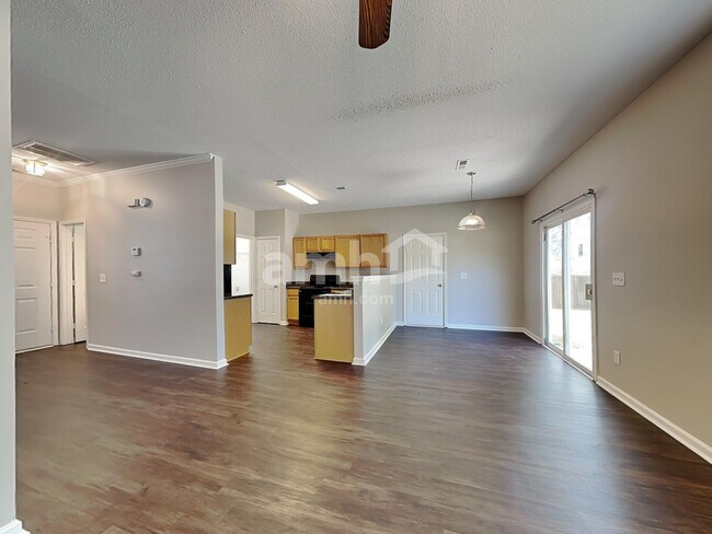 Building Photo - 121 Golden Crest Ct