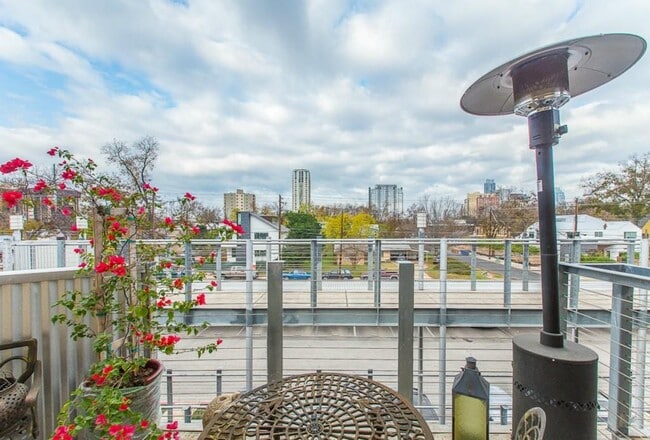 Building Photo - 41 Waller St