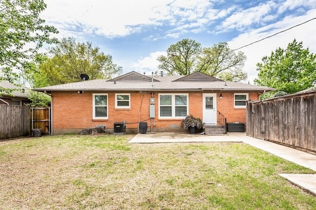 Building Photo - 570 Bondstone Dr