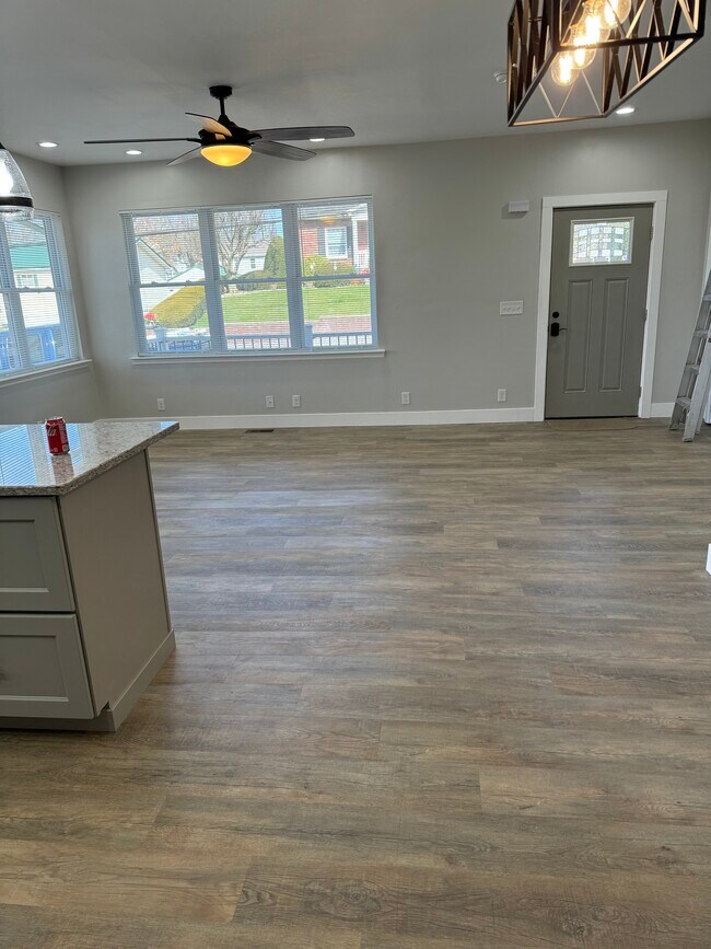 Building Photo - 213 Bear Creek Blvd