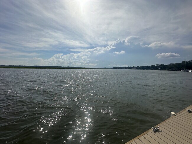 Building Photo - Amazing Four Bedroom Home Located Close to Alljoy Beach with Community Dock Access in Bluffton!