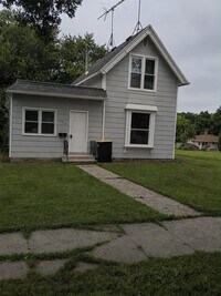 Building Photo - 606 S Main St