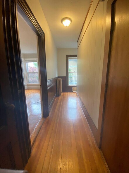 Building Photo - 8 Forest St