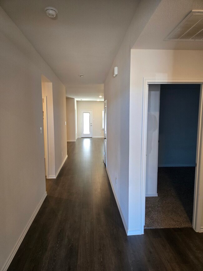 Building Photo - 902 Old Blf Ln