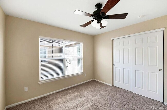 Building Photo - Bright Open-Concept Condo with 1-Car Garage in Prime Commuter Location