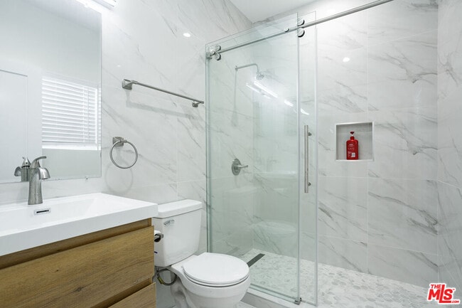 Building Photo - 1475 W 22nd St