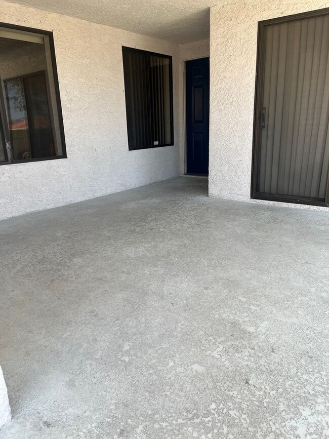 Building Photo - 3 Bed, 2 Bath in Gated Community with Lake...