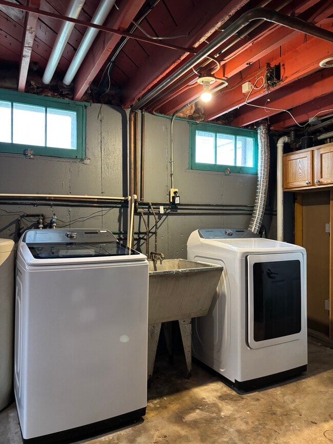 Building Photo - 157 Judd St